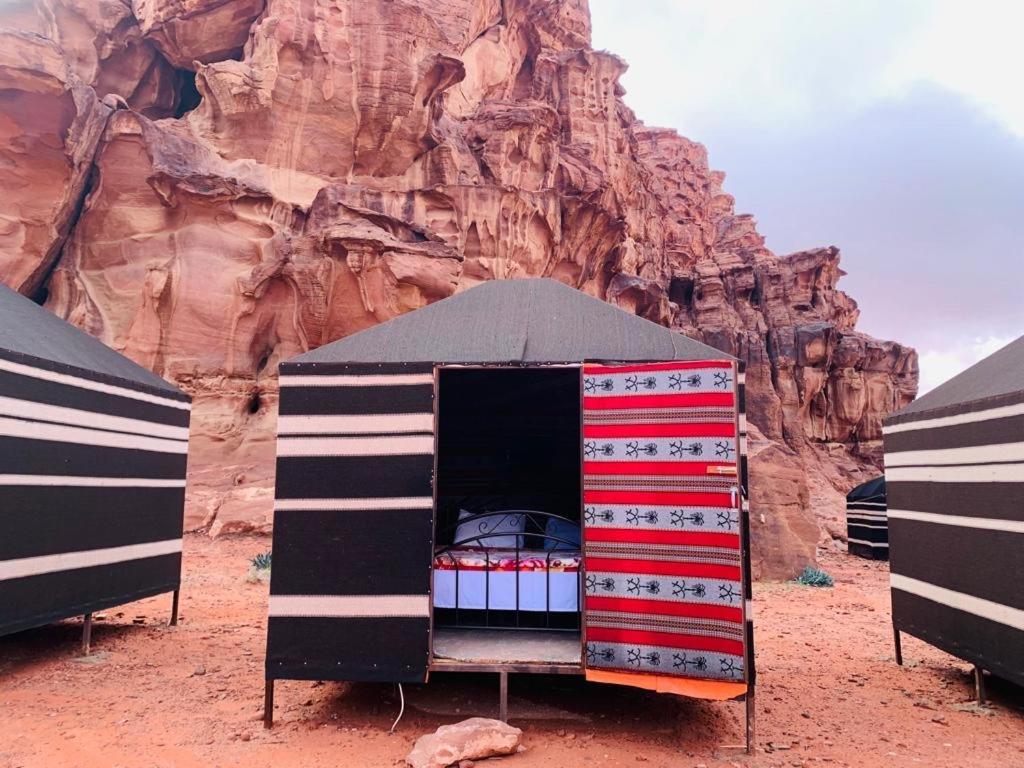 Moon City With Jeep Trips Wadi Rum Exterior foto